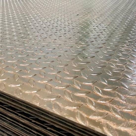 เหล็กแผ่นลายตีนเป็ดราคาถูก